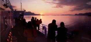 Midnight sun in Moskenes. 
Photo: Frithjof Fure / Innovation Norway .